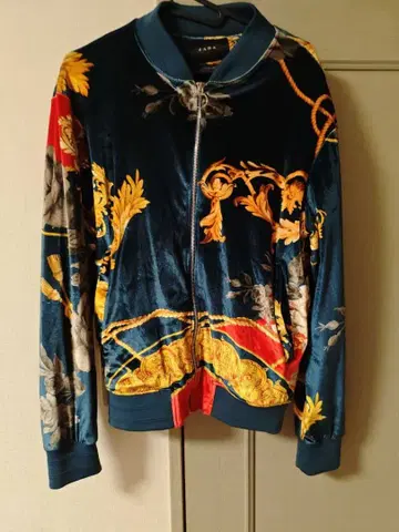 새상품급 ZARA 벨로아 자켓 올 패턴 바로크 사이즈 S 38