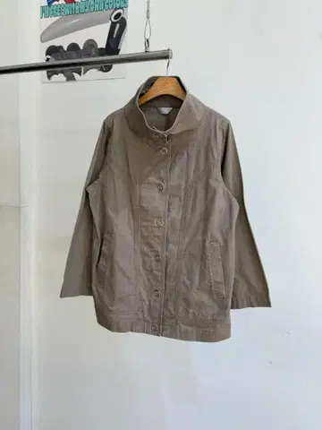 베이지 버튼 셔츠