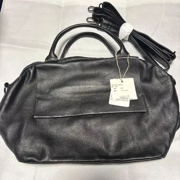 ear 파피요네 블랙 가죽 숄더백