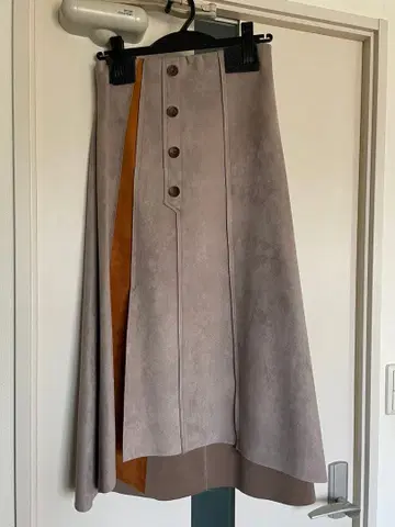 베이지 플레어 스커트 스웨이드풍