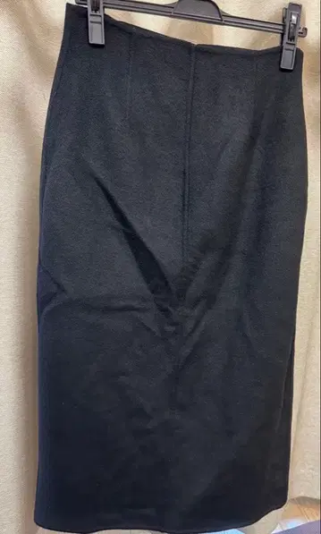 블랙 타이트 스커트 무릎 기장