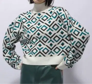 HARE 기하학 하이넥 니트