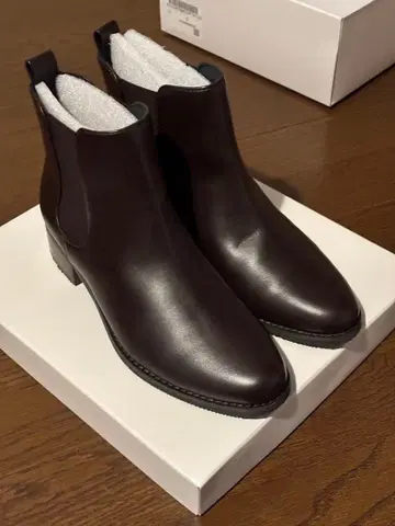 새상품급 23.5 EVOL 다크 브라운 사이드 고어 부츠