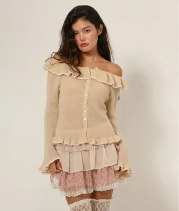 오프숄더 프릴 니트 가디건 TINA: JOJUN