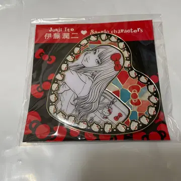 갸루 토미에 x 헬로키티 메탈 하트 배지 이토 준지 산리오