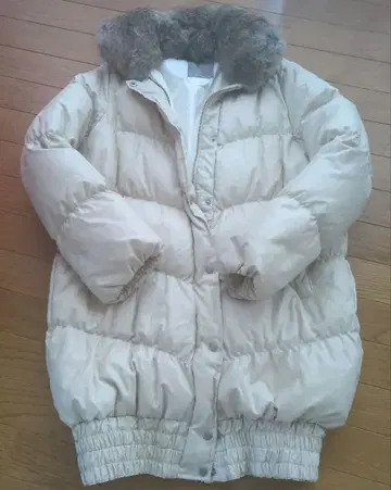 베이지 다운 자켓 탈부착 퍼 포함