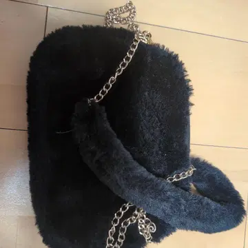 블랙 퍼 숄더백