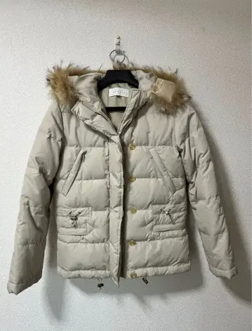 베이지 다운 자켓 퍼 후드