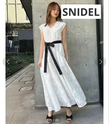 새상품급 SNIDEL 레이스 볼륨 원피스 화이트 블랙 리본
