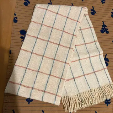 체크 무늬 프린지 달린 머플러