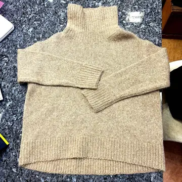 INDIVI 베이지 슬릿사 사용 터틀넥 스웨터 38/M