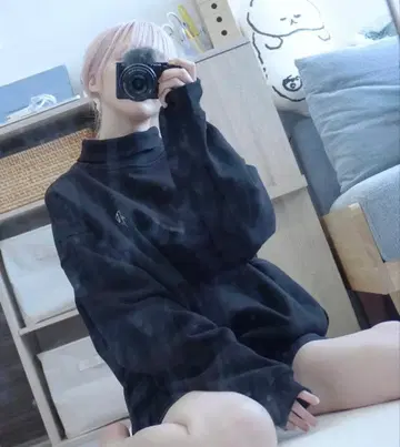 ium chun 춘 모크넥 드롭 숄더 맨투맨 블랙