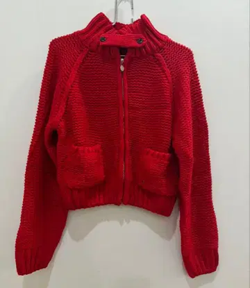 the barnnt 빨간 터틀넥 스웨터