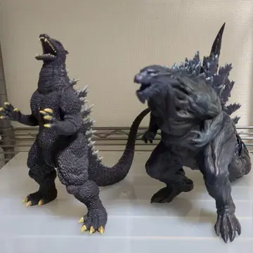 고질라 피규어 2체