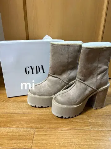 페이크 무스탕 platform 숏부츠