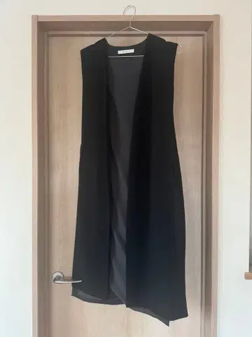 Jena 블랙 슬리브리스 베스트