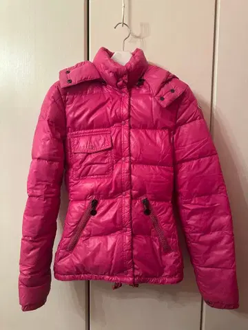 MONCLER 핑크 다운 자켓 후드 부착