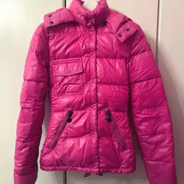 MONCLER 핑크 다운 자켓 후드 부착