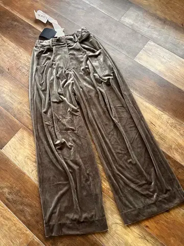 새상품 tranoi 트라노이 벨로아 와이드 팬츠