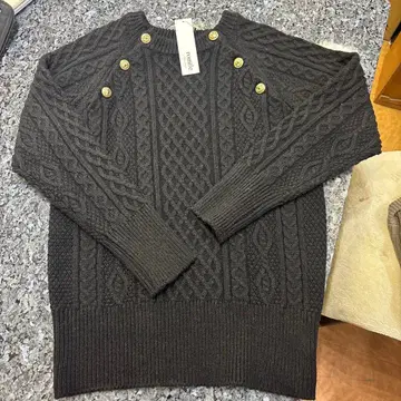 romile 골드 버튼 케이블 니트 스웨터 새상품 7-130