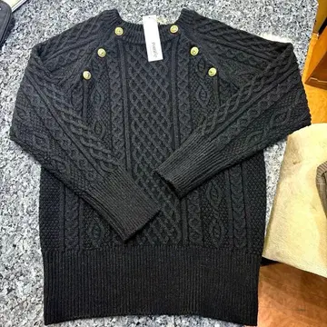 romile 골드 버튼 케이블 니트 스웨터 새상품 7-130