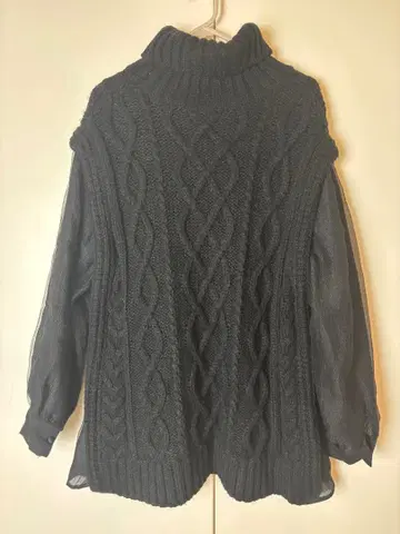 AMERI 블랙 케이블 짜임 터틀넥 스웨터