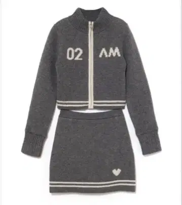 andmary Logo zip set up gray