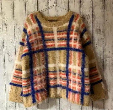 [ 새상품급 ] 멀티 라인 디자인 기모 샤기 니트 베이지 겨울 한정판 F