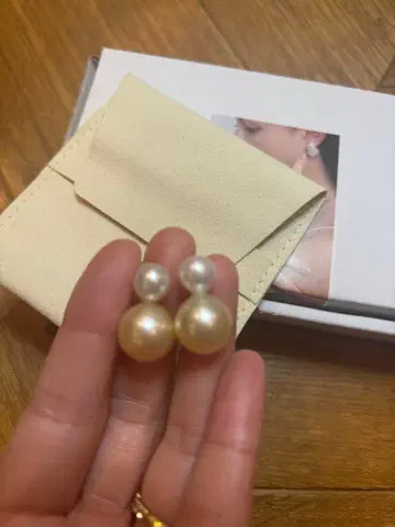 미사용! yuma 더블 펄 귀걸이 화이트와 크림색