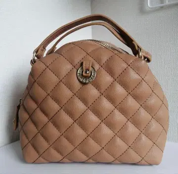 [ 새상품급 ] 핑크하우스 잉게보그 퀼팅 핸드백 카멜