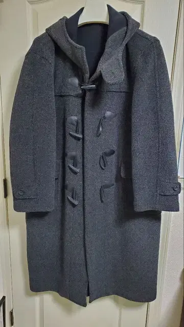 다크 그레이 더플 코트 후드 부착