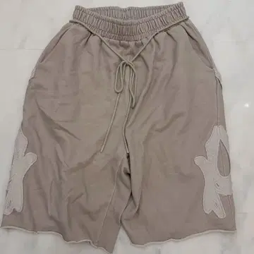 [ OJOS ] 오호스 러프 컷 하프 팬츠 / 크림