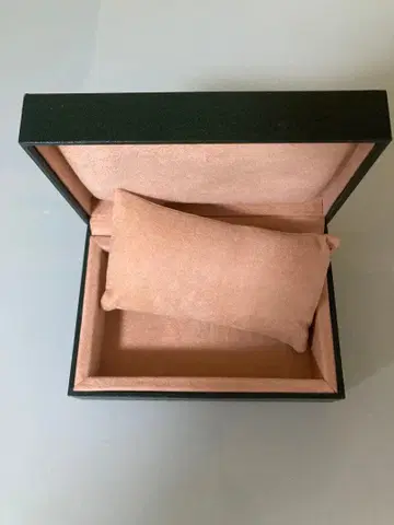 이세탄 정가 약 12,000엔 고급스러움 보관 수납 시계 케이스 팔찌