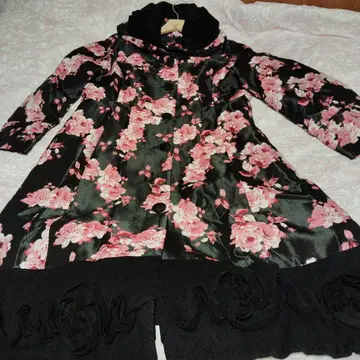 슈퍼 뷰티를 좋아하는 사람에게 보여주고 싶은 꽃꽃 장미 패턴 코트