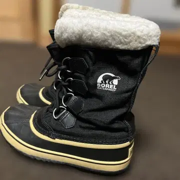 SOREL 방수 퍼 부츠 블랙