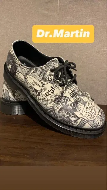 [ 가격 인하 중 ] Dr. Martens 코믹 프린트