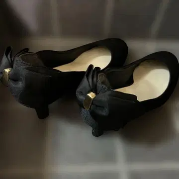 grandefleur 블랙 리본 포함 펌프스