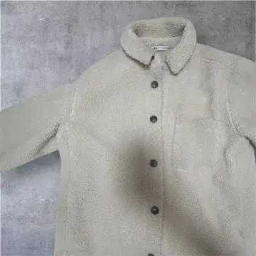 ZAR 베이지 플리스 자켓 버튼 포함