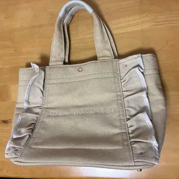 프릴 달린 베이지 토트백