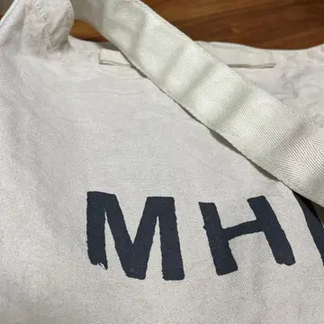 MHL. 숄더백 베이지