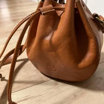 브라운 복조리형 숄더백