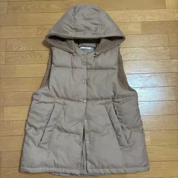 후드 부착 베이지 베스트