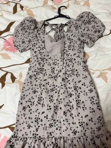 꽃무늬 퍼프 슬리브 원피스