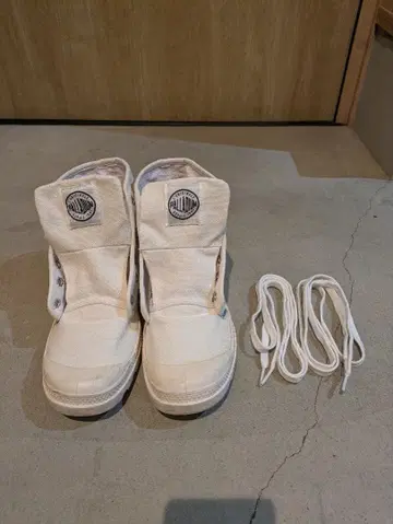 PALLADIUM 화이트 하이컷 스니커즈 26.0cm