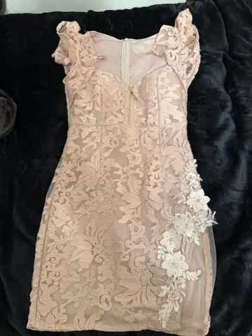 꽃무늬 레이스 베이지 드레스 프릴 소매