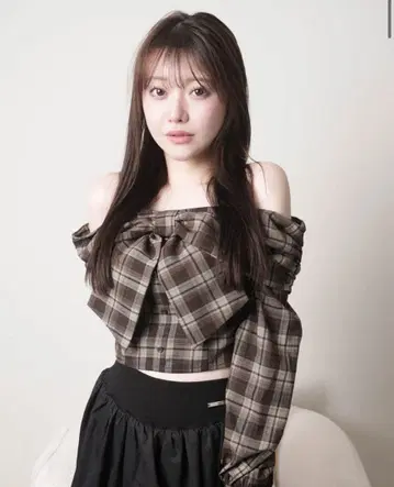 LIPSERVLICE 오프숄더 리본 체크 셔츠 상의