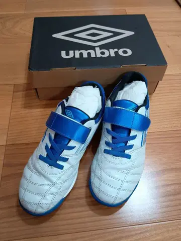 [ 중고 ] 엄브로 축구화 21cm