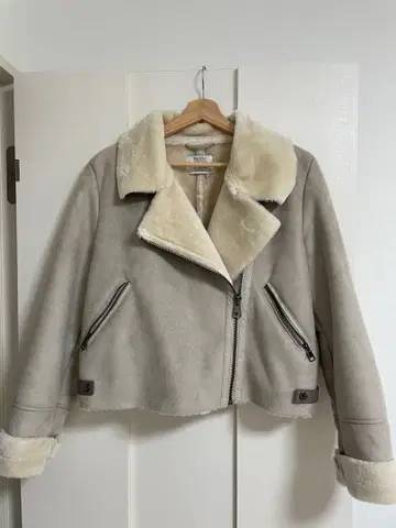 Bershka 베이지 양가죽 무스탕 코트