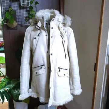 GRANGESTA 아이보리 스웨이드 아우터