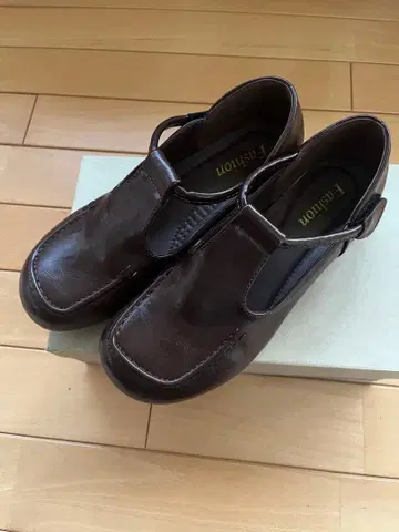 Emiwalk 라운드토 펌프스 24.5cm 브라운